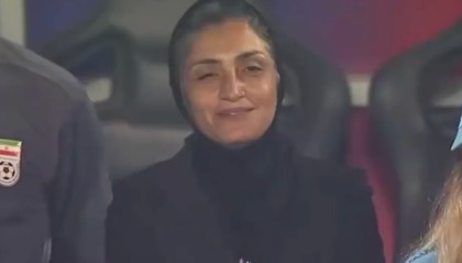 米乐M6官方网站-女足亚洲杯争议一幕！伊朗女足赛前集体拒绝唱国歌，主帅面带微笑