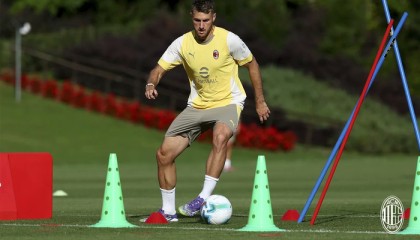 米乐M6-希门尼斯复查结果良好，即将回归米兰训练|圣地亚哥·希门尼斯|AC米兰|阿姆斯特丹|圣地亚哥-希门尼斯|阿尔瓦罗-希门尼斯_新浪体育_新浪新闻