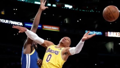 米乐M6-正负值-23全队倒数第一！韦少糟糕首秀拖累全队